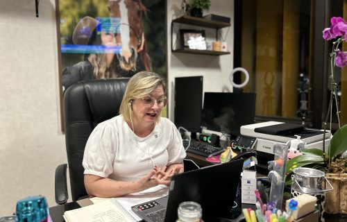Ana Paula Leão participa de mobilização do setor leiteiro de Minas Gerais para pressionar o Governo Federal sobre a crise.2