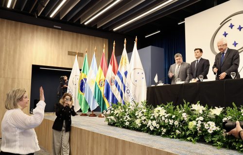 Ana Paula Leão toma posse no Parlamento do Mercosul durante cerimônia no Uruguai (1)