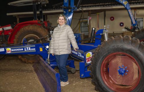 Deputada Ana Paula Leão entrega equipamentos agrícolas na Capela dos Martins (1)