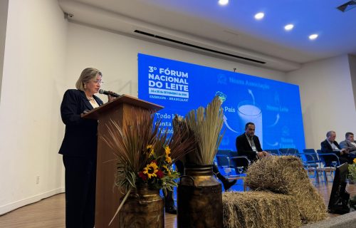 Deputada Ana Paula Leão participa da abertura do 3º Fórum Nacional do Leite em Brasília (1)