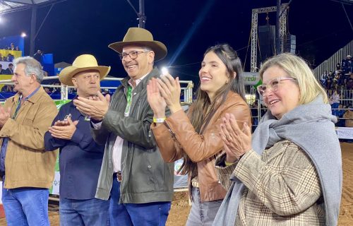 Deputada Ana Paula Leão participa de exposições rurais em Itapagipe e Santa Juliana