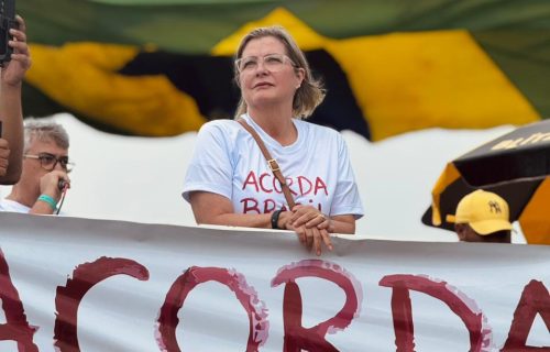Deputada Ana Paula Leão participa do ato Acorda, Brasil em Brasília