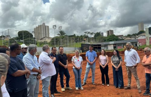 Deputada Ana Paula viabiliza Centro-Dia do Idoso e acompanha início das obras em Araxá