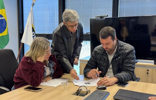 Deputada federal Ana Paula Leão participa de audiência no DERMG para tratar de melhorias viárias em Minas Gerais (3)